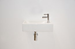[0109211P] 0109211P - BASIC HIT FONTEIN 40 X 23 PORSELEIN KR.GAT RECHTS